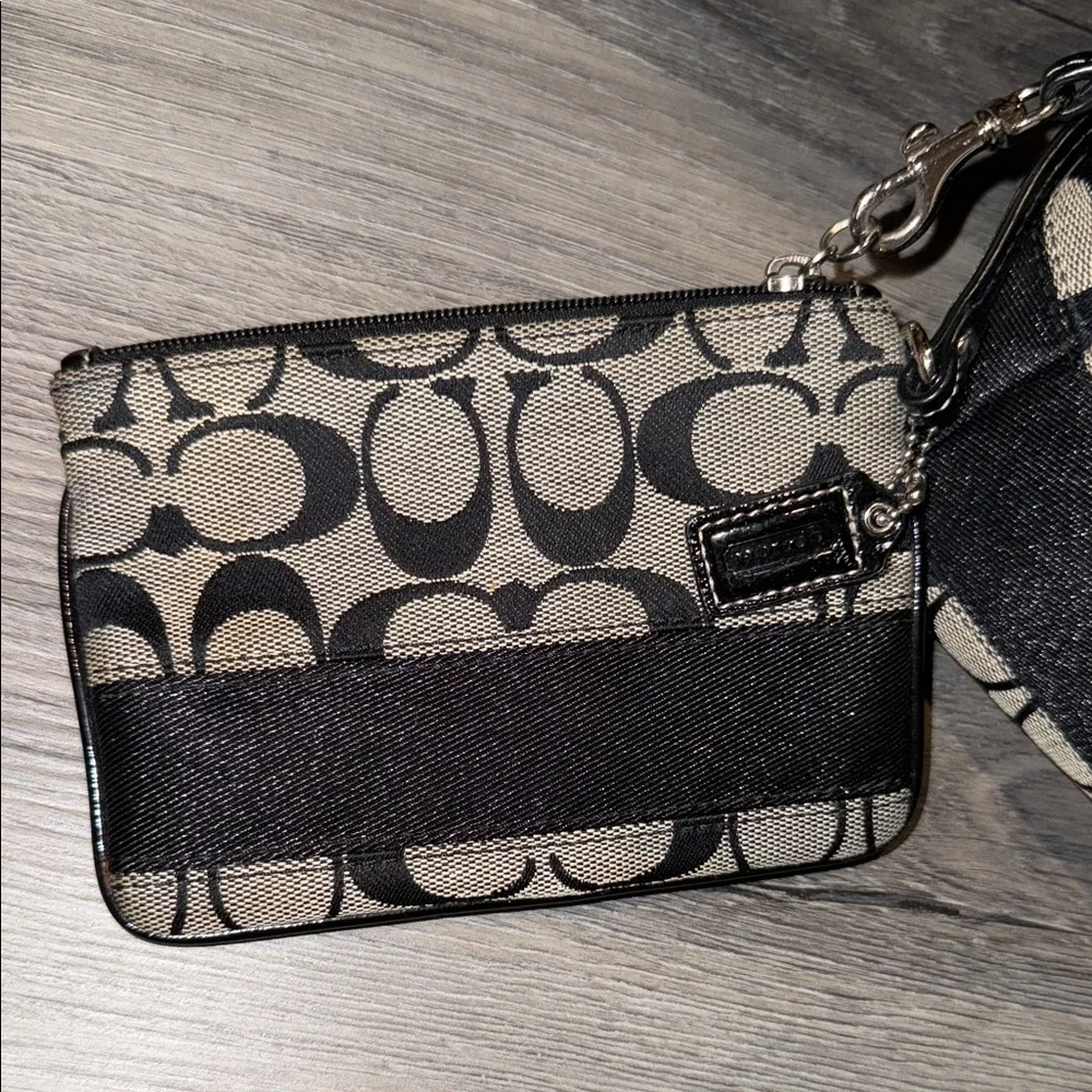 COACH Signature Vintage Demi Monogram Shoulder Bag with Matching Wristlet - Picture 2 of 5